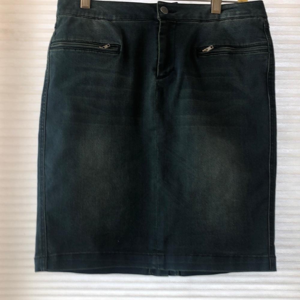 Kenneth Cole Reaction denim skirt 8